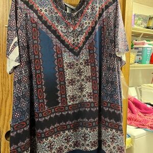 Catherines Navy and Red Patterned Short Sleeve Top
